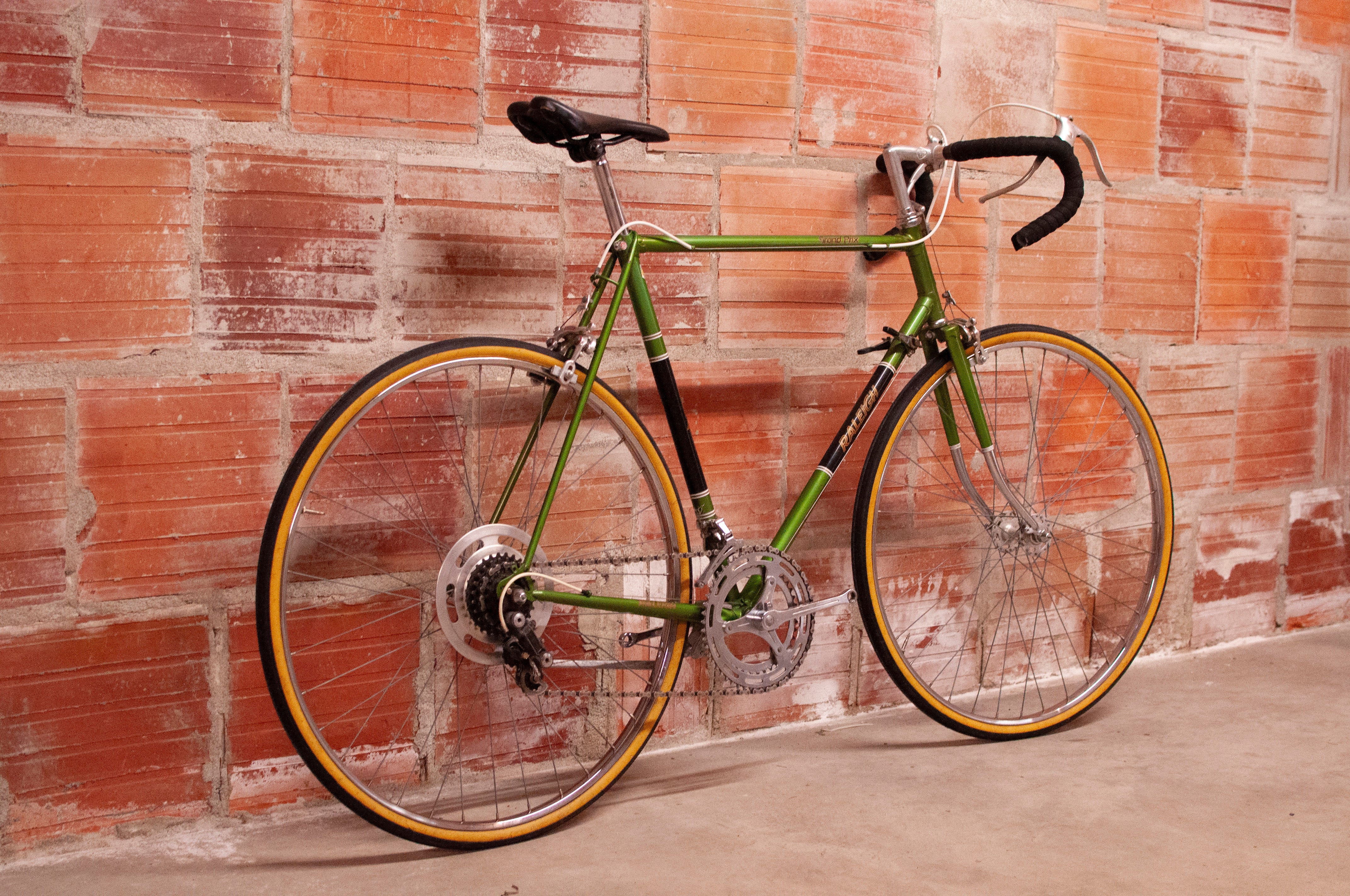 Vintage raleigh online bikes