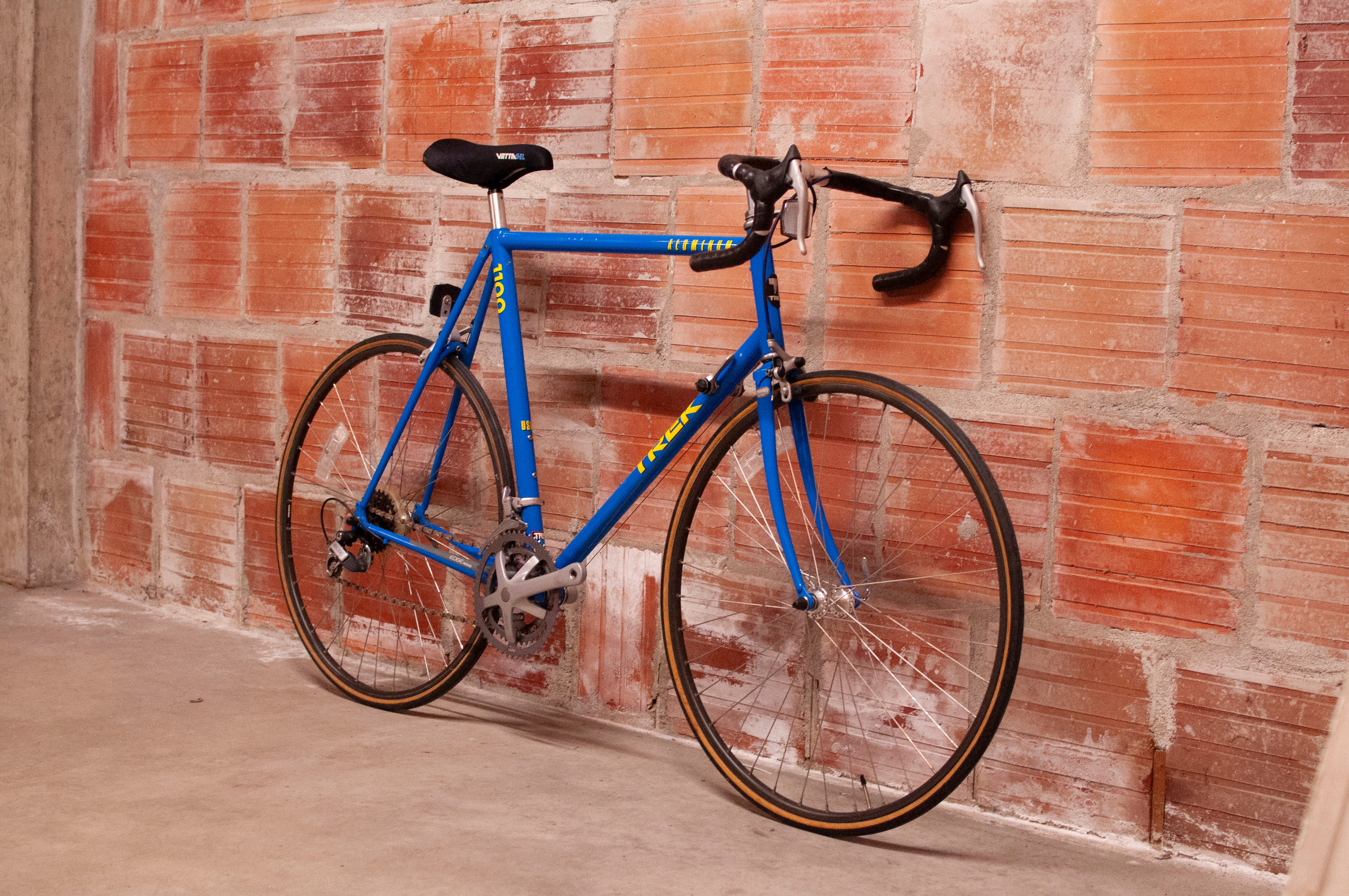 Trek 1100 Aluminum Road Bike 61 cm XL Blue and Yellow Cycle Coffee