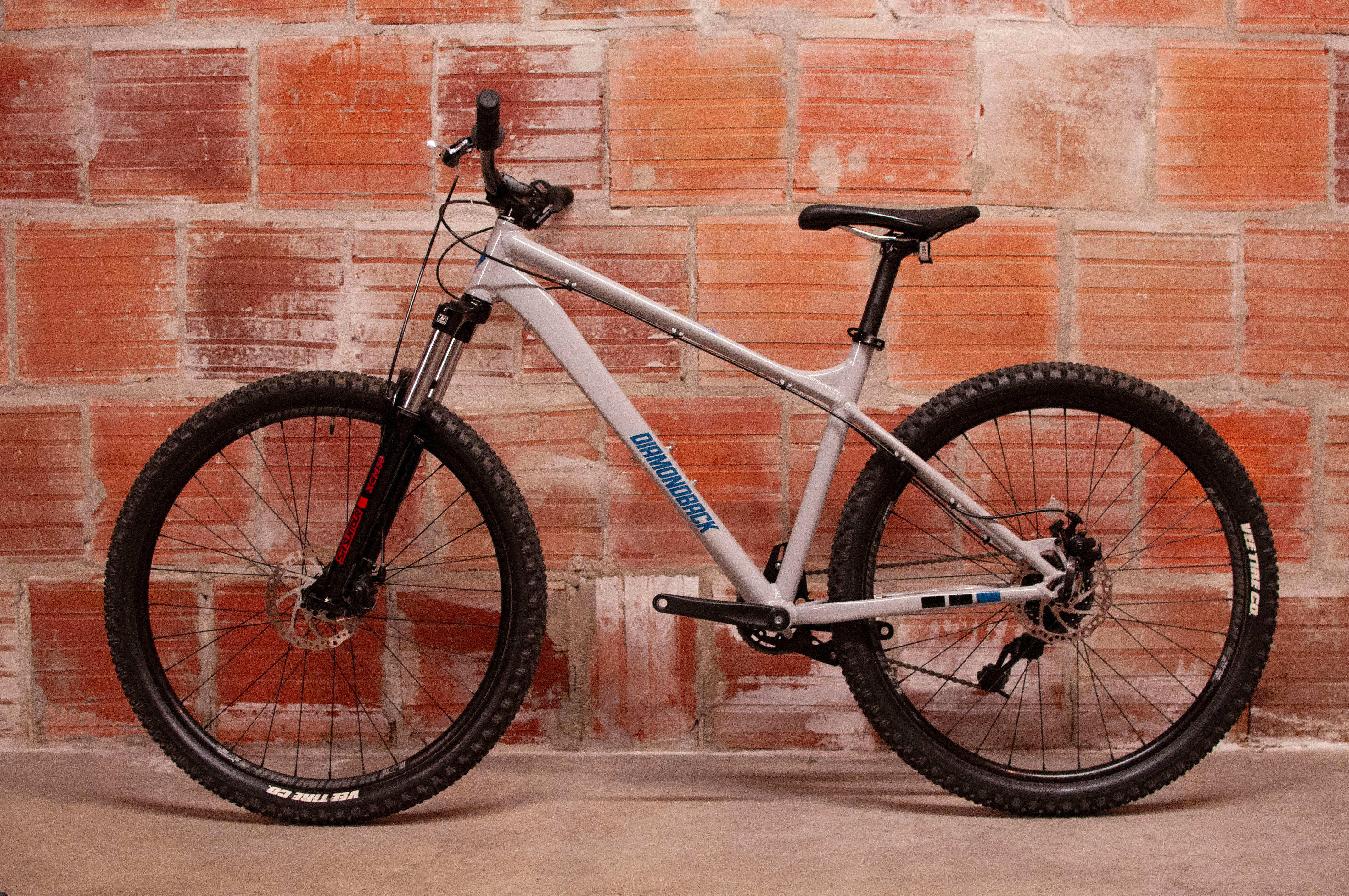 Diamondback bicycles hook 27.5 hardtail mountain best sale bike